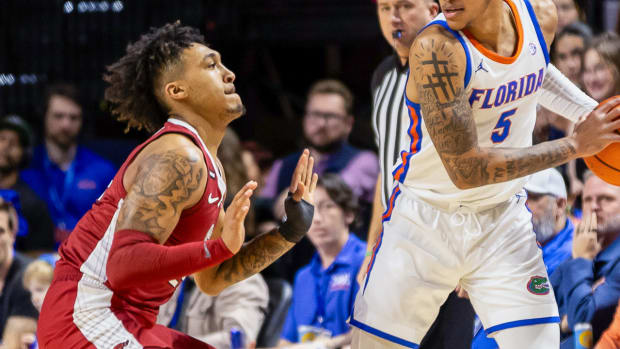 Razorbacks Jeremiah Davenport against Florida